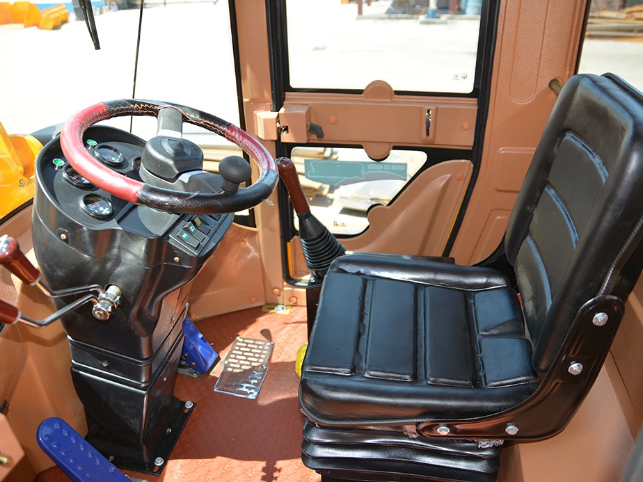 裝載機轉方向沉重故障的排除方法